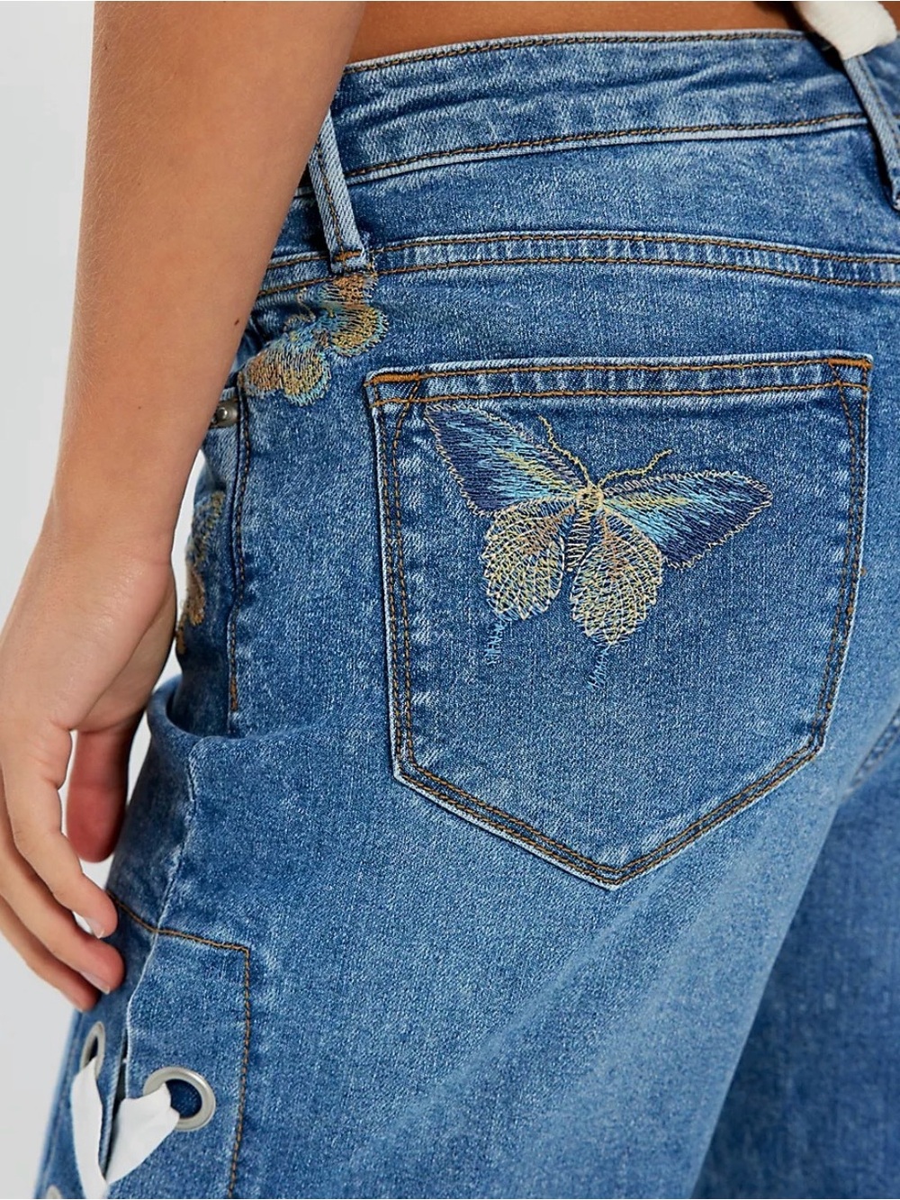 Free People Driftwood Lacy Flutter Embroidered Relaxed Straight Women’s Jeans 28